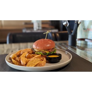Burger (Ψωμάκι Brioche  / Μπιφτέκι 120γρ)